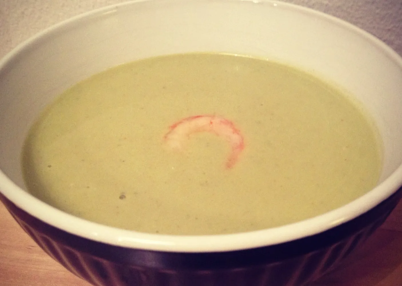 Avocadosoppa med räkor