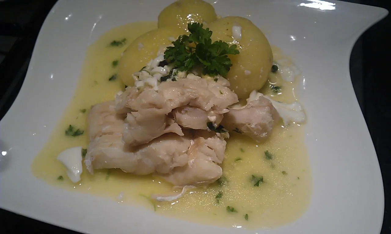 Kokt fisk med persiljesås