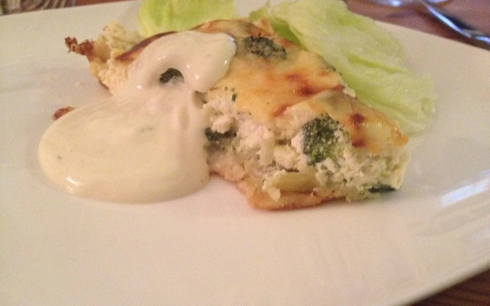 Paj med fetaost och broccoli